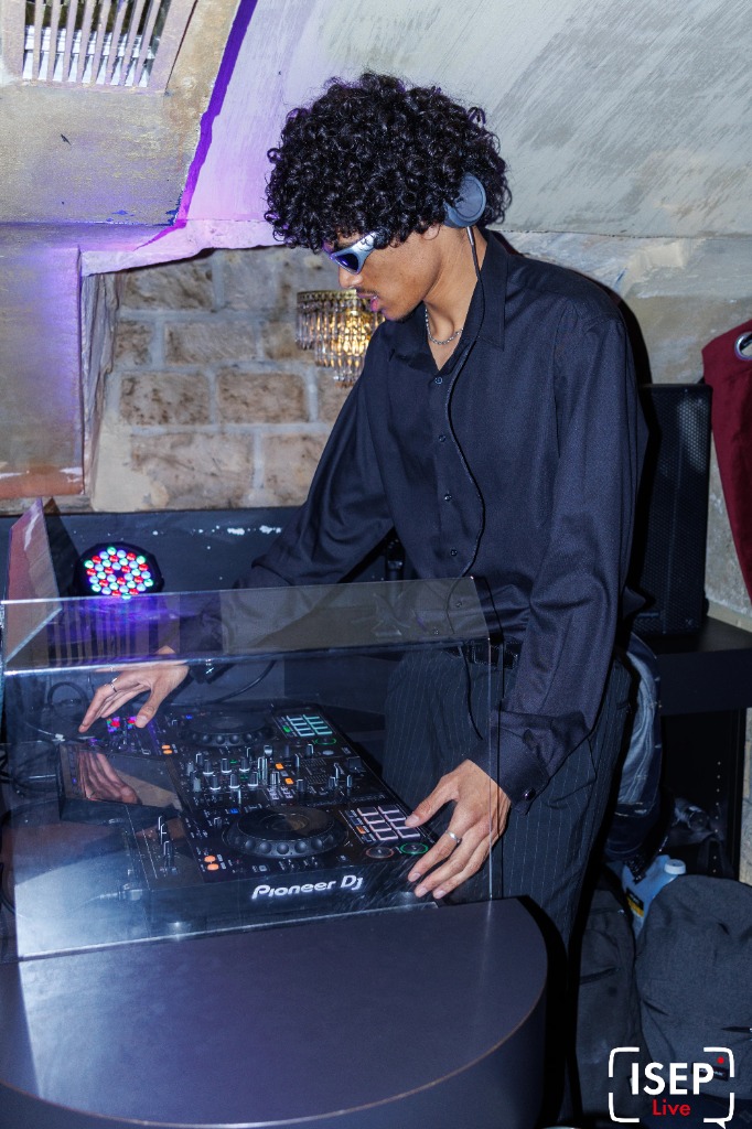 MNDY DJ
